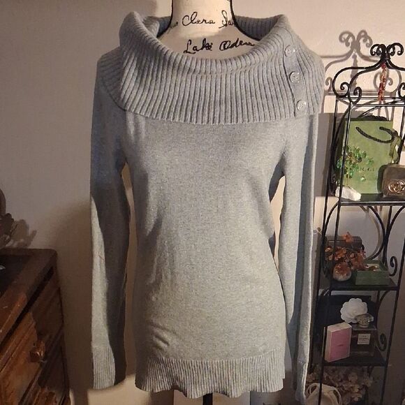 White House Black Market Gray Women's Sweater with Button Detail Size Small - Picture 1 of 8